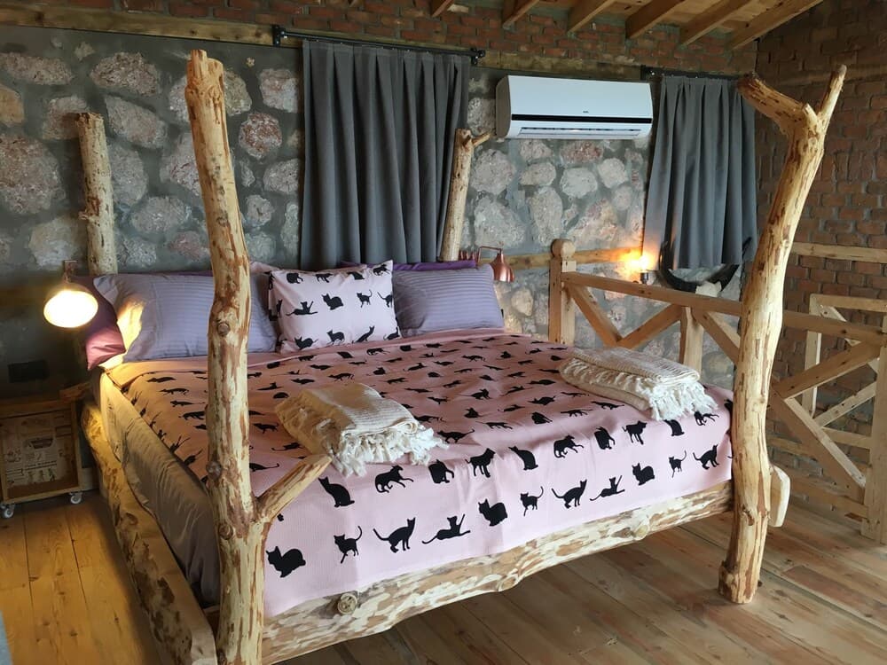 Prima Donna - Adults Only