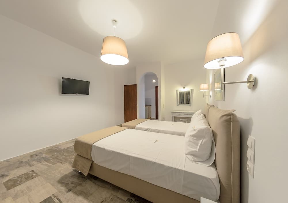 Kiki Studios & Apartments