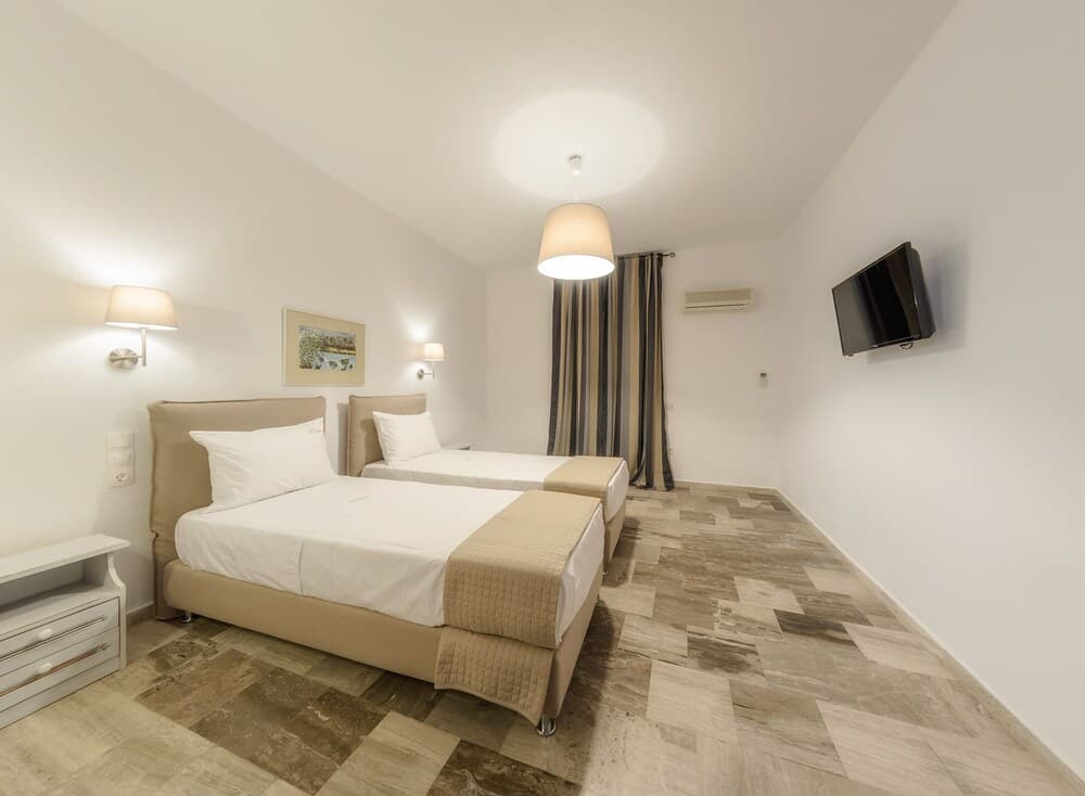 Kiki Studios & Apartments