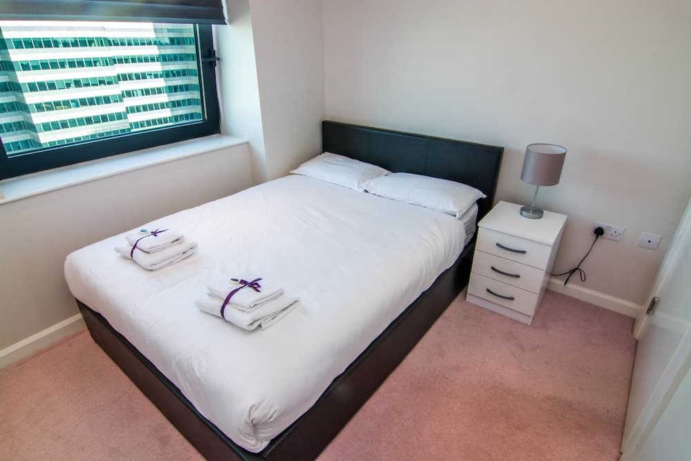 Canary Wharf - Corporate Riverside Apartments