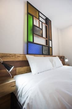 The Arak Bed Bar and Hostel