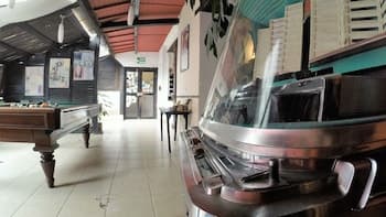 L'AUBERGE INN - Hostel