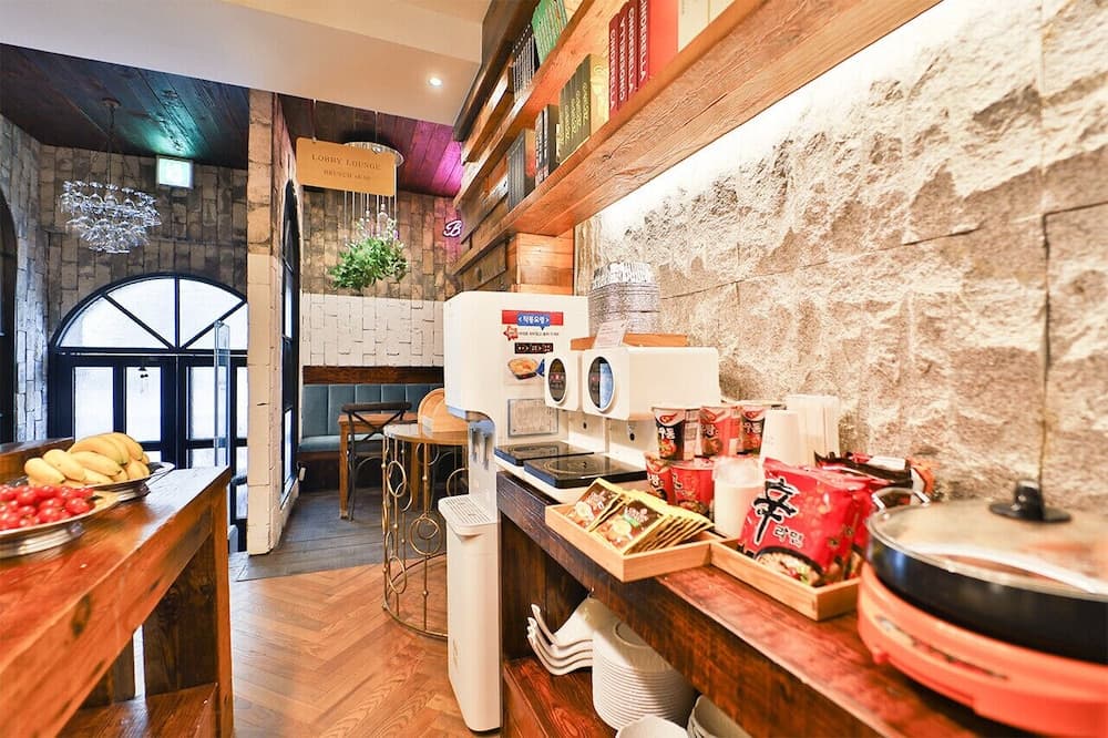 February Hotel Hwanggeum