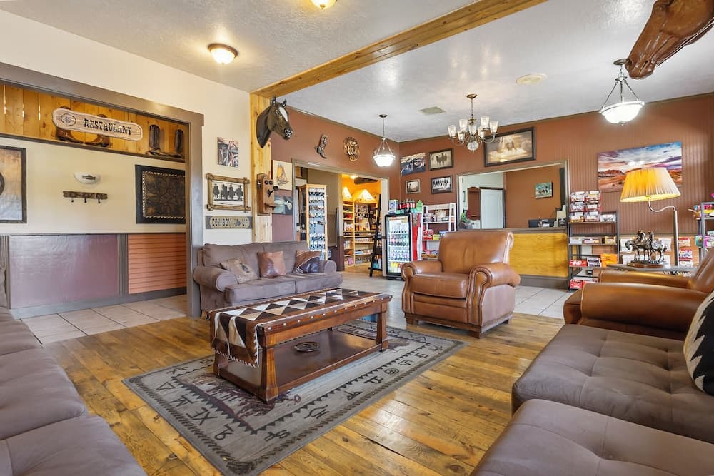 Broken Spur Inn & Steakhouse