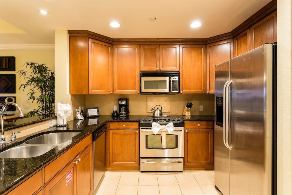 RVH 145 Centre Court Paradise