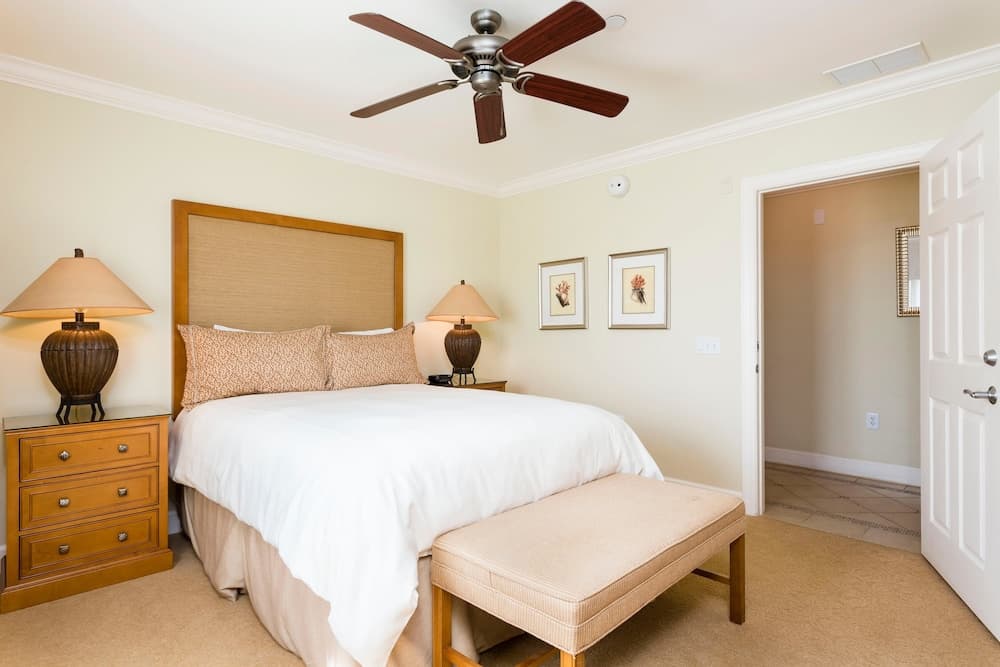 RVH 052 Relax in Centre Court