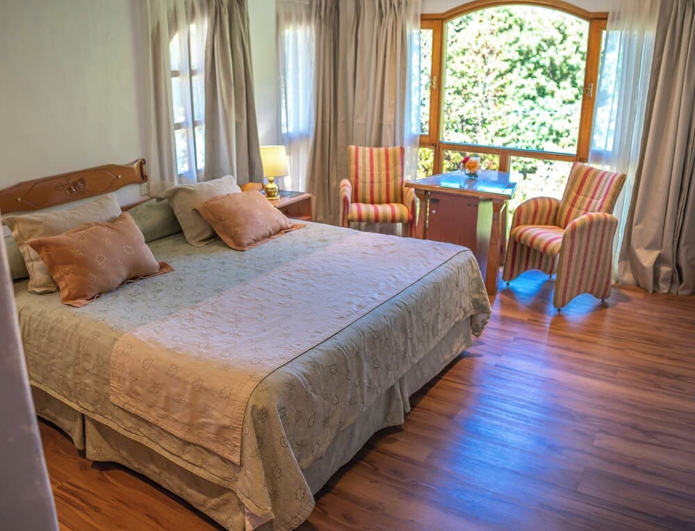 Le Village Hotel y Cabañas