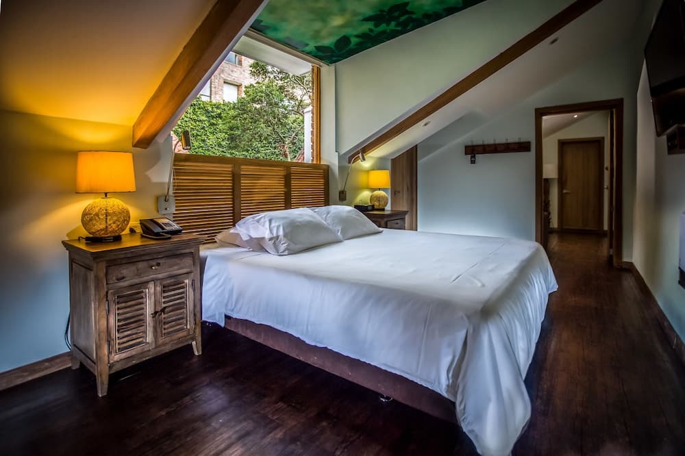 Hotel Chateau Physique