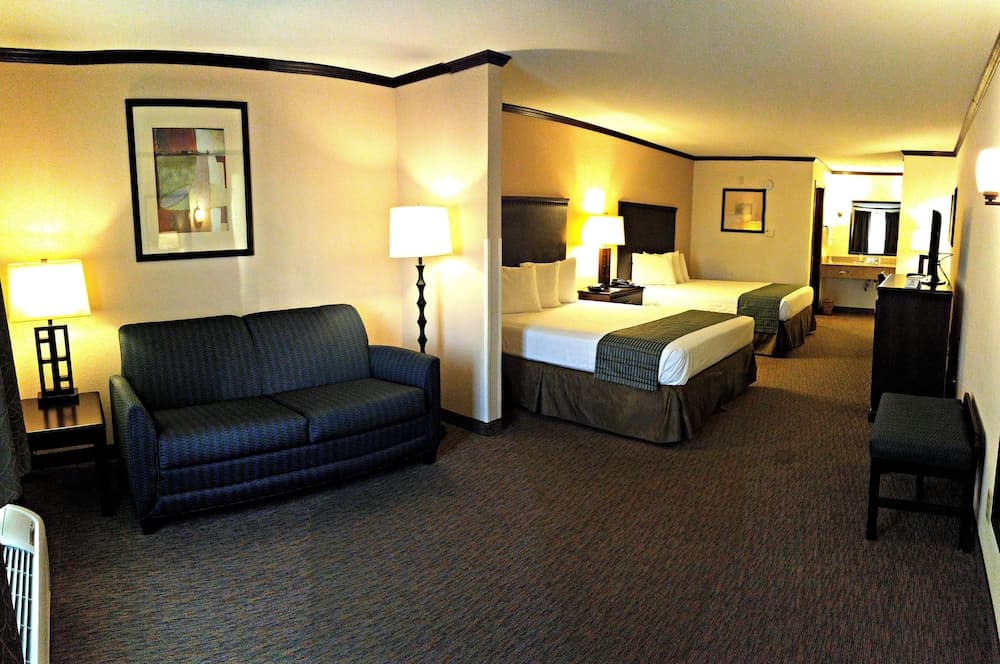 Cochran Inn & Suites