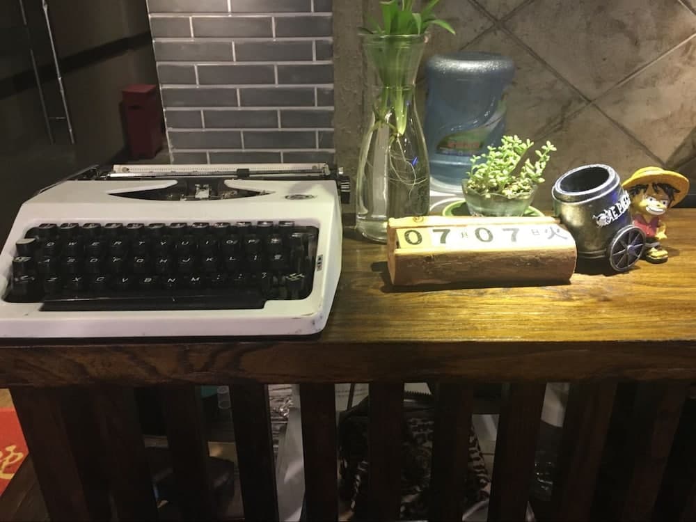 Pofit Nostalgia Theme Hotel