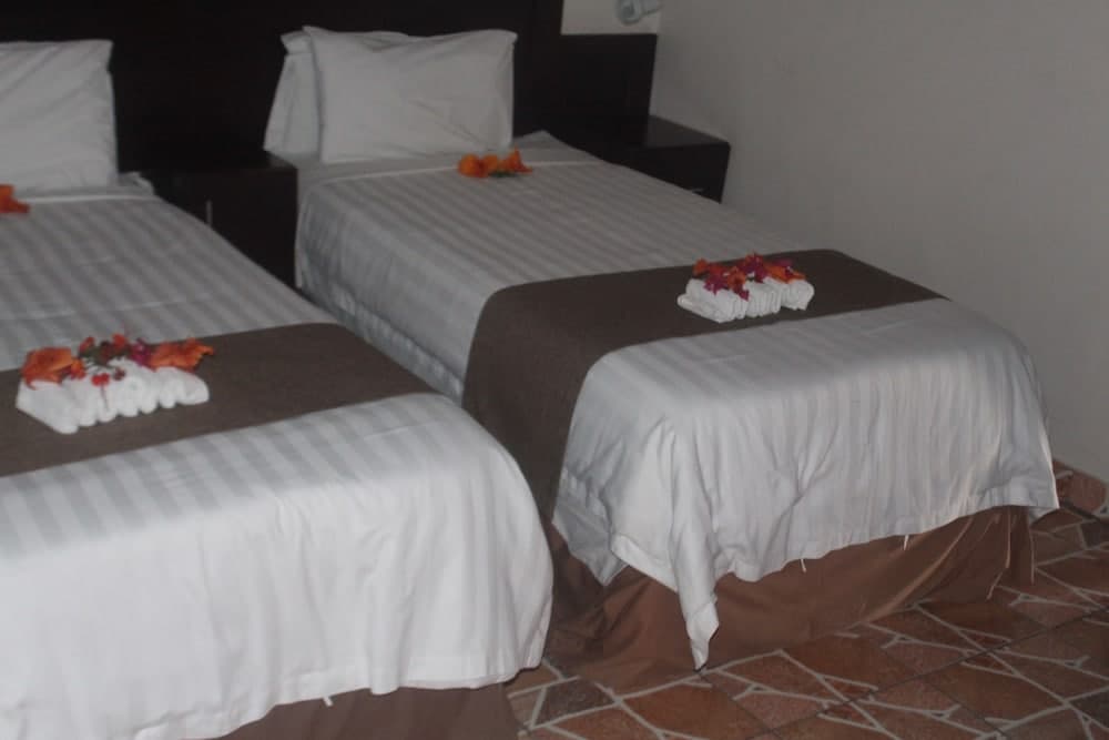 Pelican Lodge and Camping