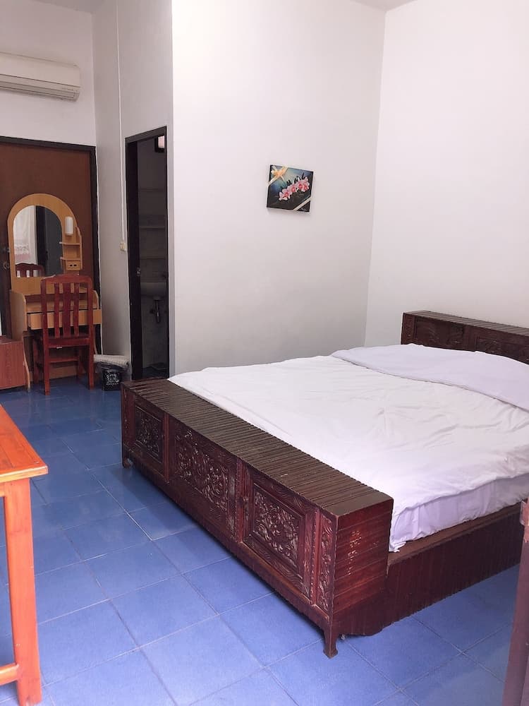 Palm House white building