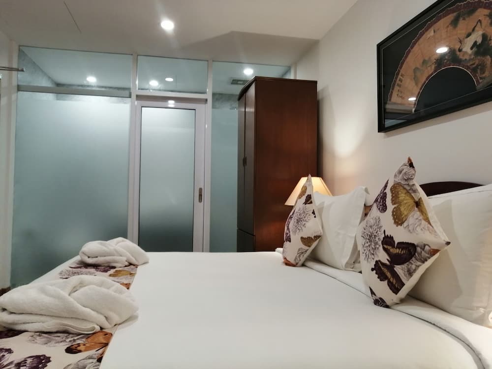 Heeren Straits Hotel