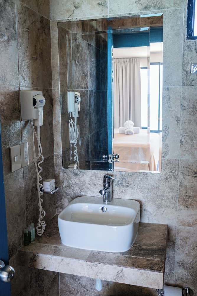 Chichis and Charlies Beachfront