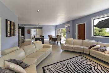 Lakefront Holiday Home