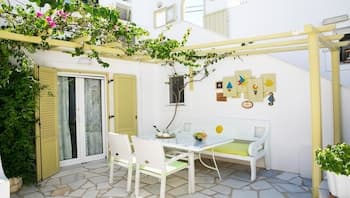 Leonardos Apartments