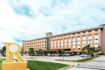 Royce Hotel & Casino