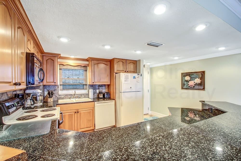 Amelia South B7 by RedAwning