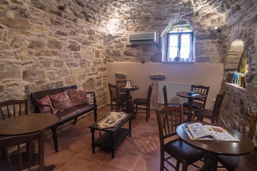 Vouno Village Apartments