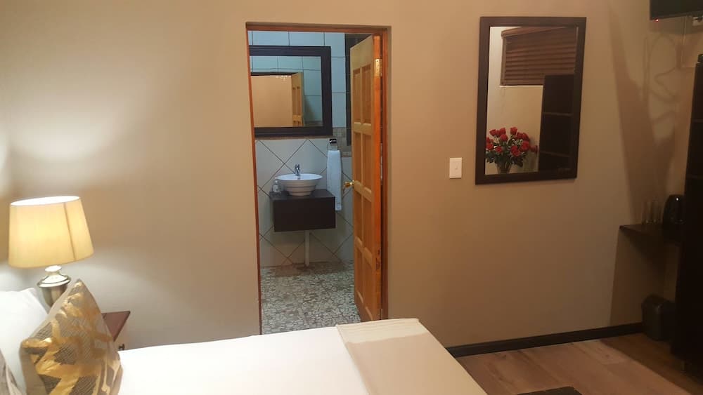 Aerotropolis Guest Lodge