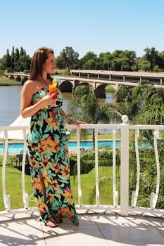 Belurana Collection River Manor