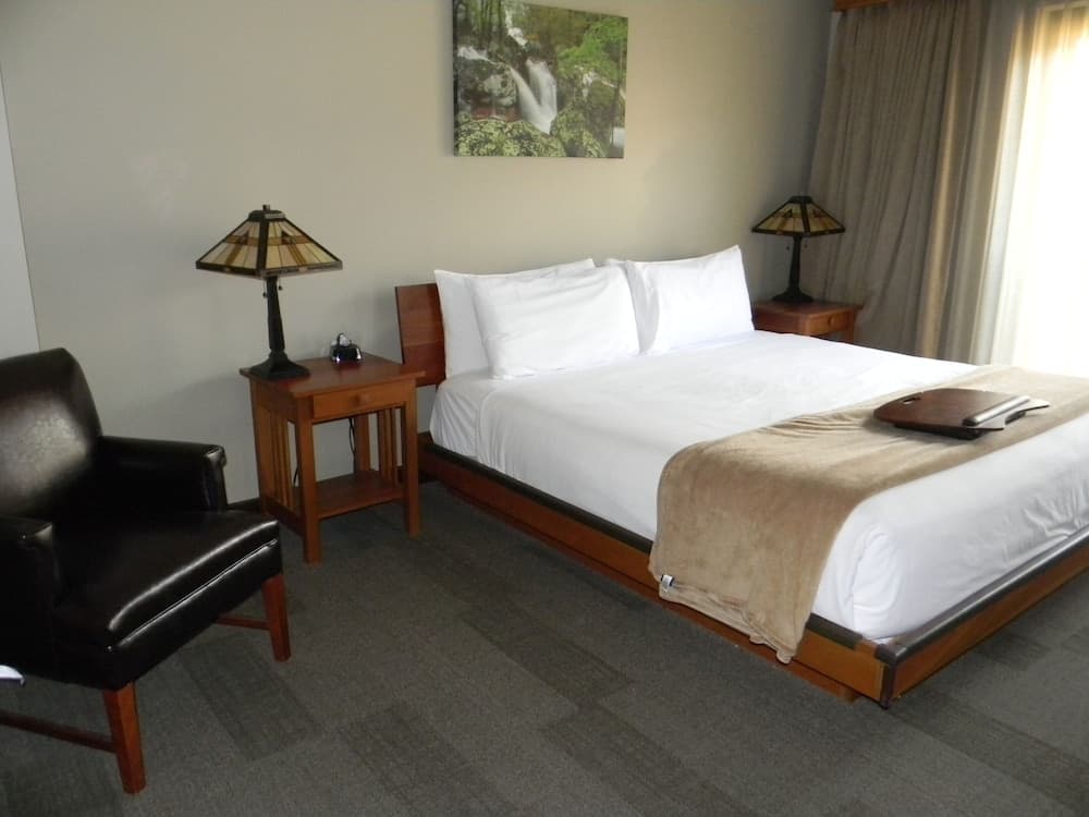 Echo Bluff State Park