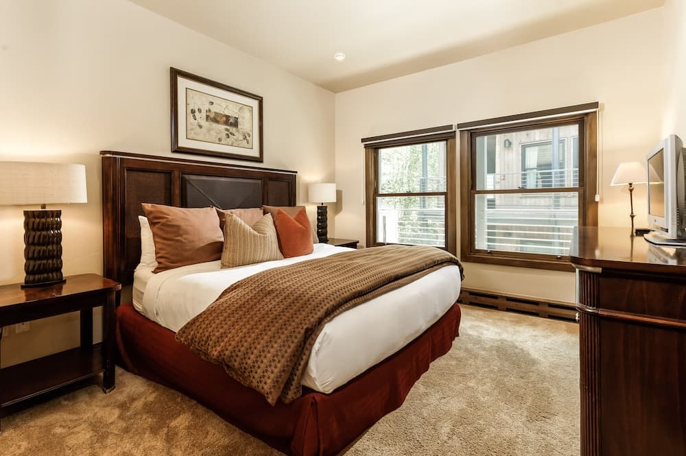 Durant Condominiums by Frias