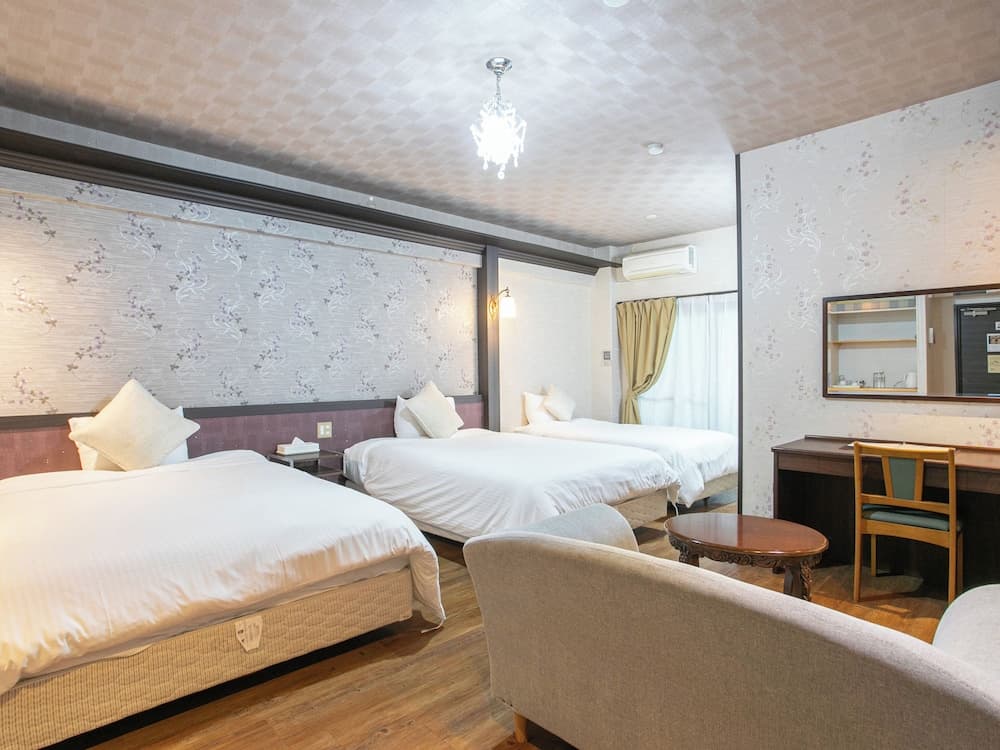 Yufuin Besso Shikisai Hotel