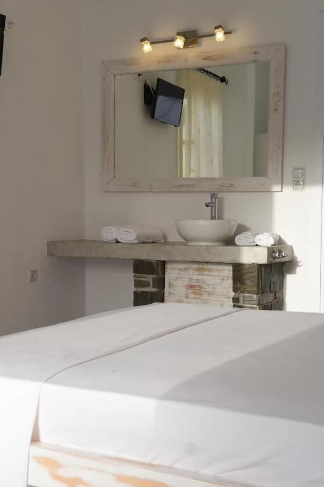 Porto Naoussa - Adults Only