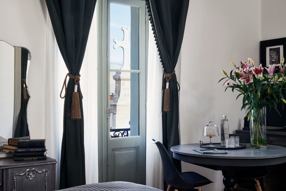 Emporikon Athens Hotel