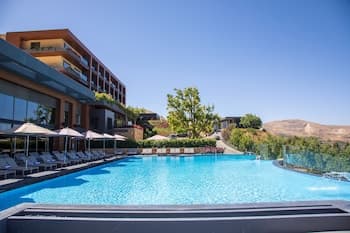 Mist Hotel And Spa By Warwick