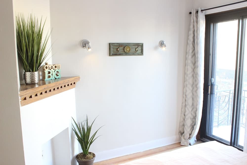 MTLVacationrentals-The MTLVR Kisses