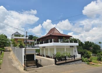 Malang Hill Gallery & Homestay