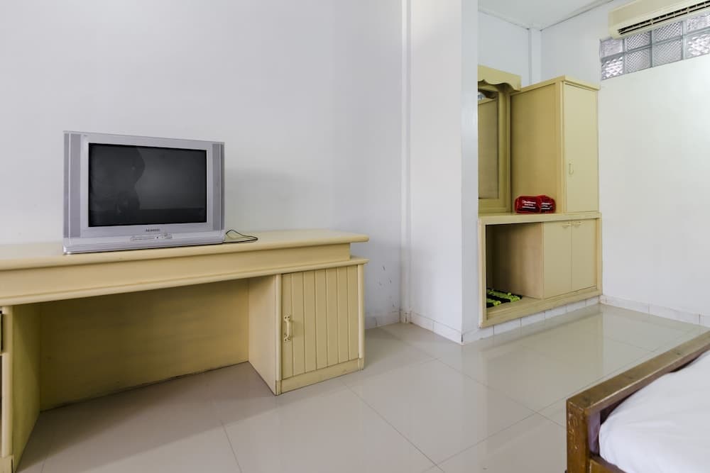 RedDoorz @ Poppies Lane 1