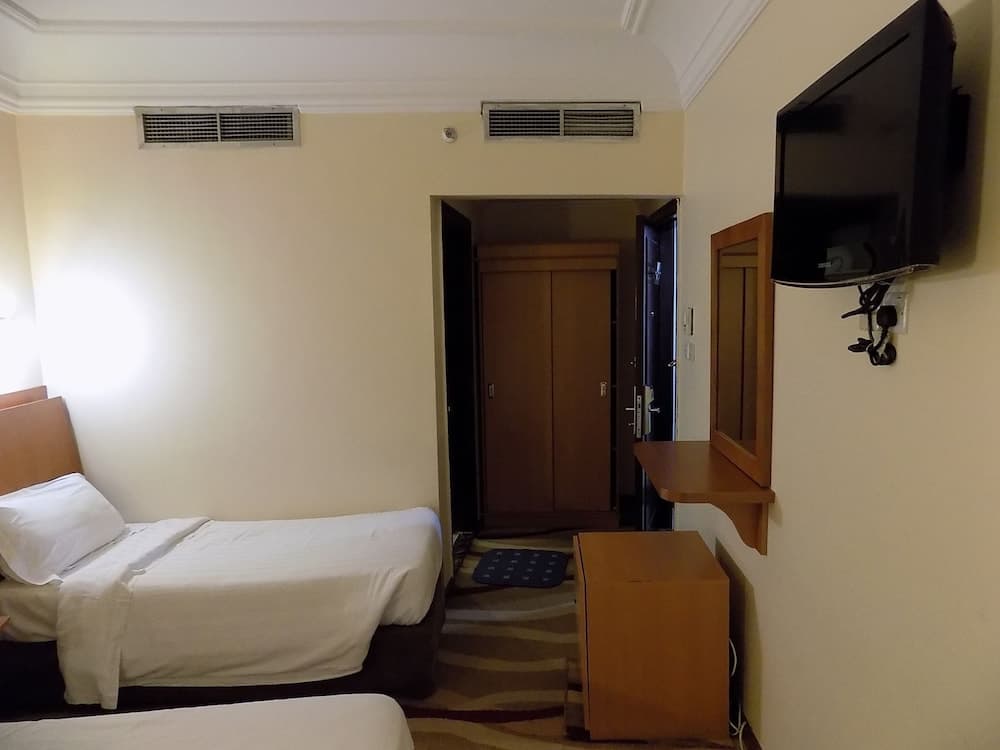 Al Maqam Housing Center