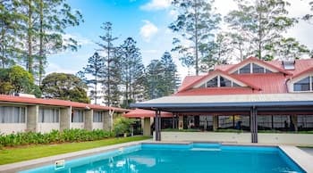 Highlander Hotel & Apartments