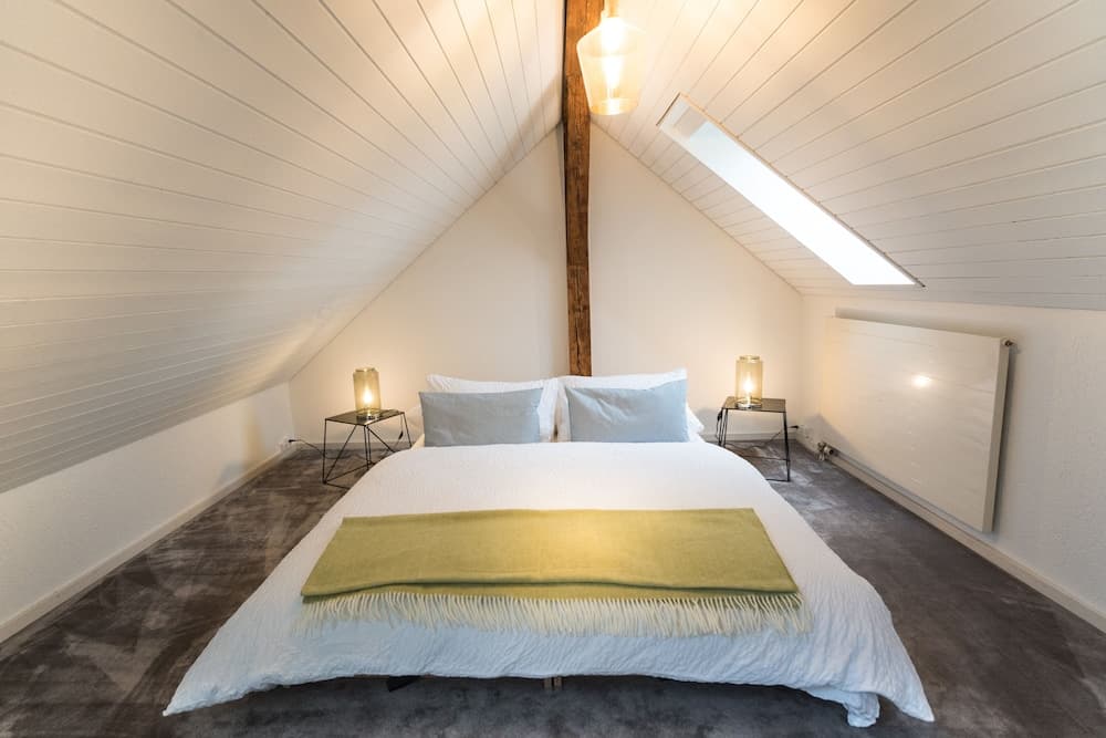 Löwenplatz Apartment near Station by Airhome