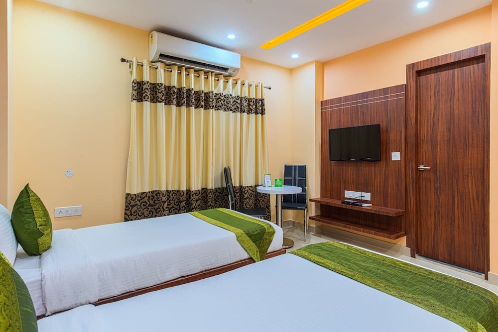 Treebo Globe International, Near Kalighat Mandir