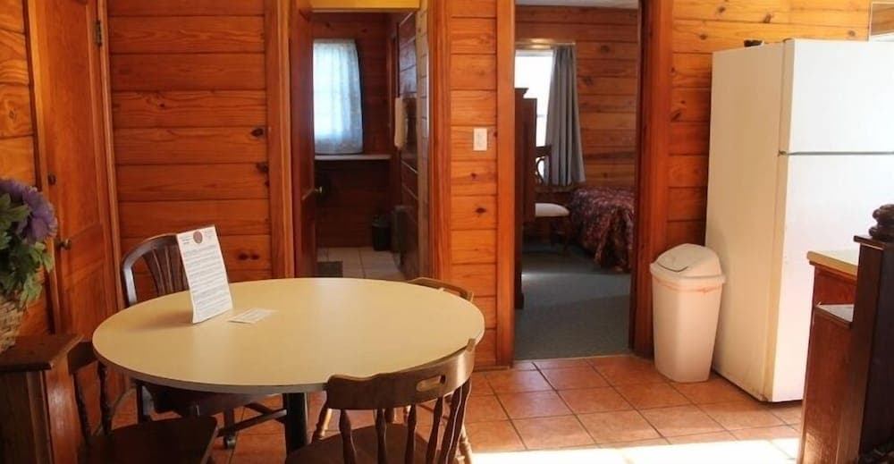 Aurora's Kentucky Lake Cottages