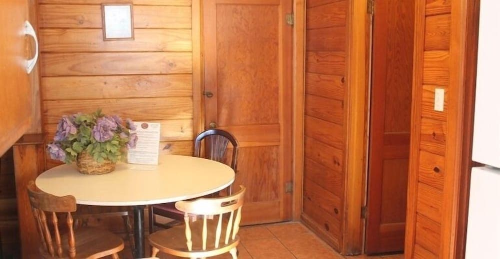 Aurora's Kentucky Lake Cottages