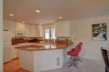 Aspen House 4 Bedroom Home by RedAwning