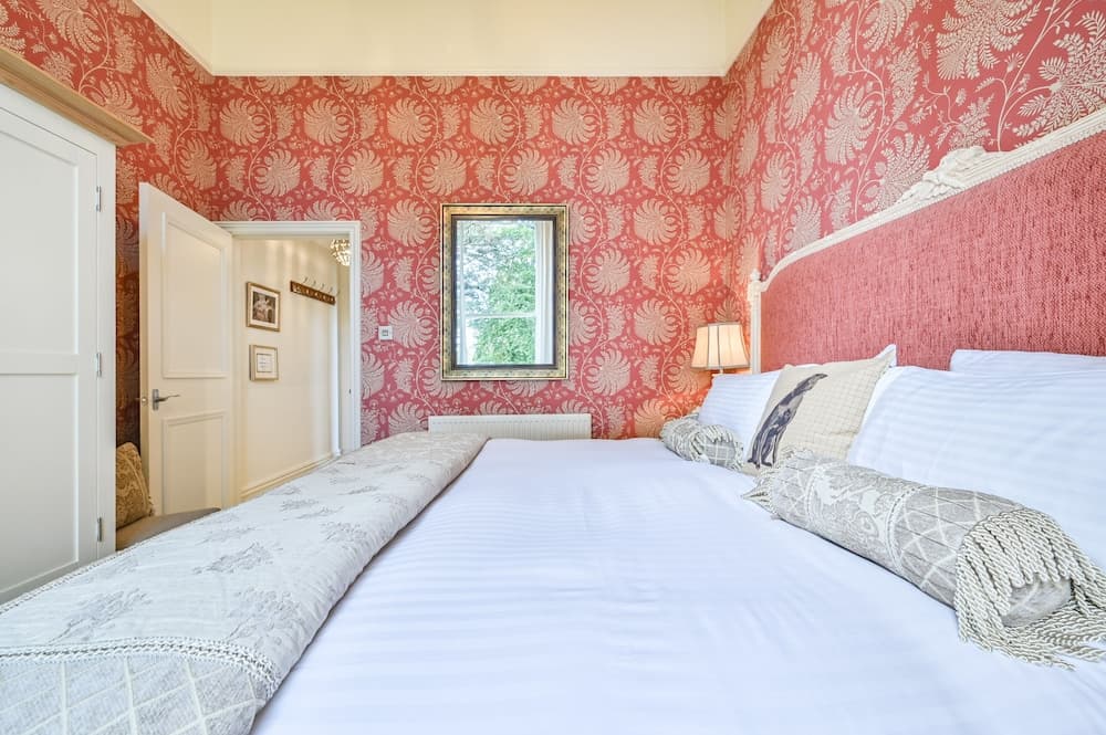 Muntham Holiday Apartments & Town House