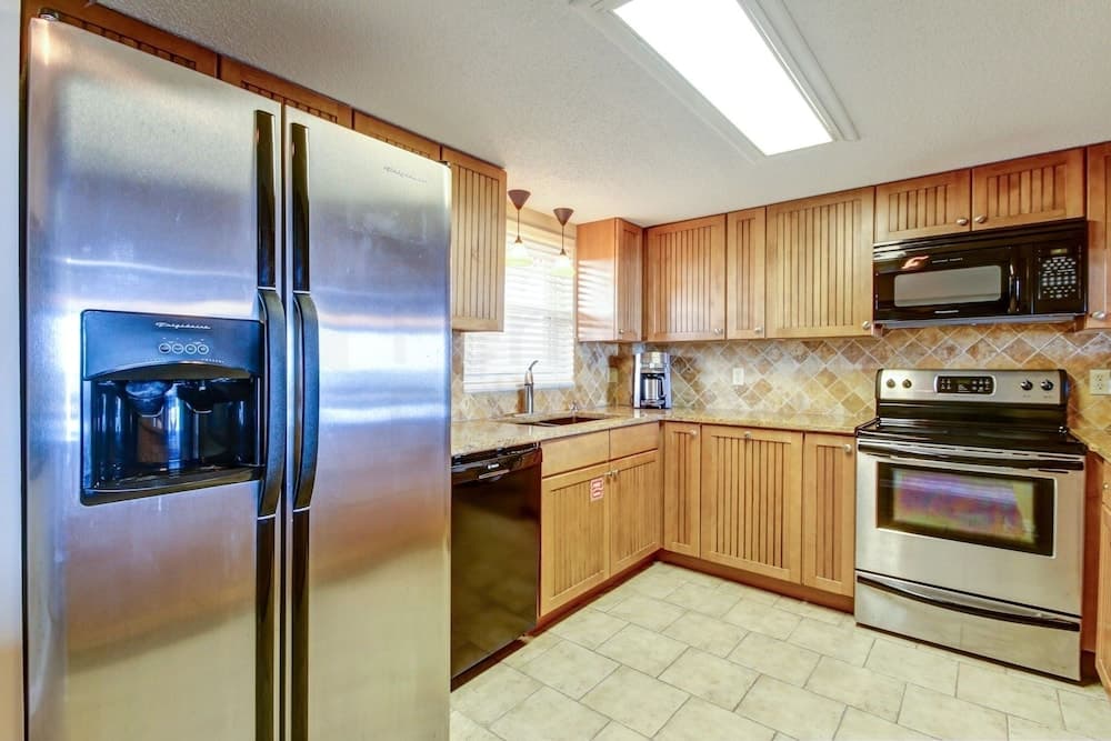 Oceanfront Condo, Private Walkway to the Beach by RedAwning