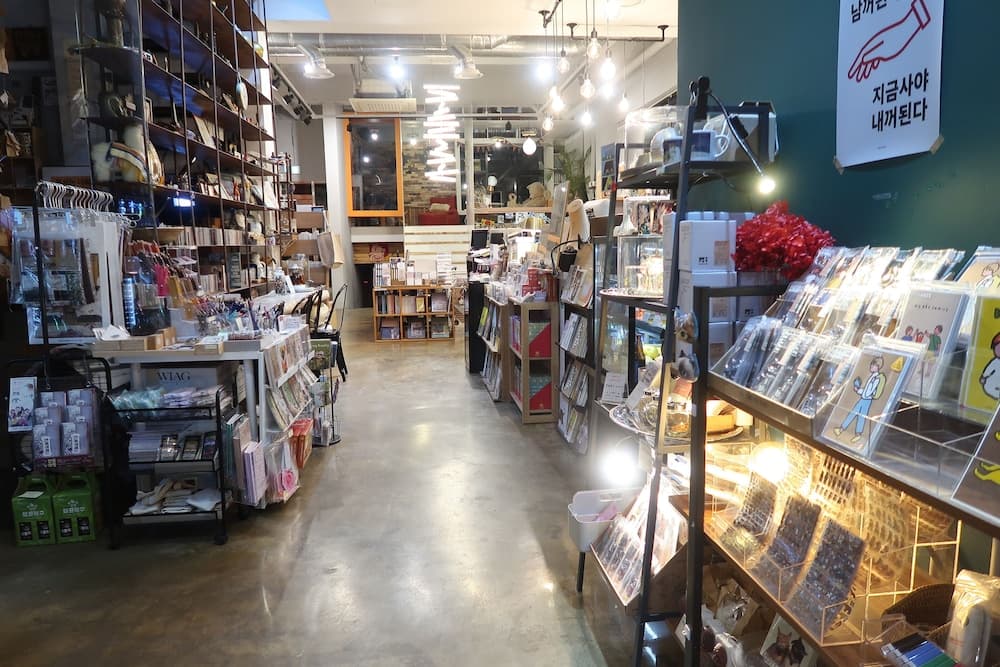 Andong Poong-gyung HOSTEL n LIBRARY