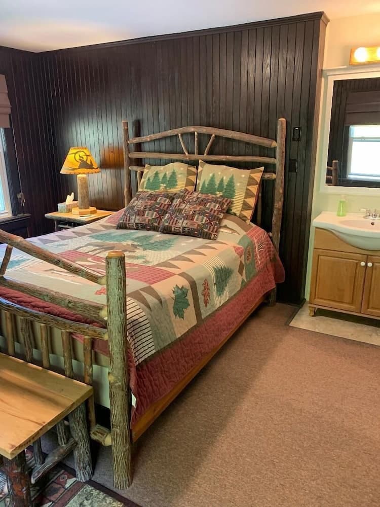 Cobblescote on the Lake