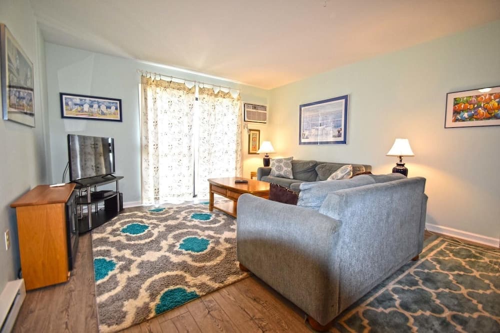 Harbour Bay 19 2 Br townhouse by RedAwning