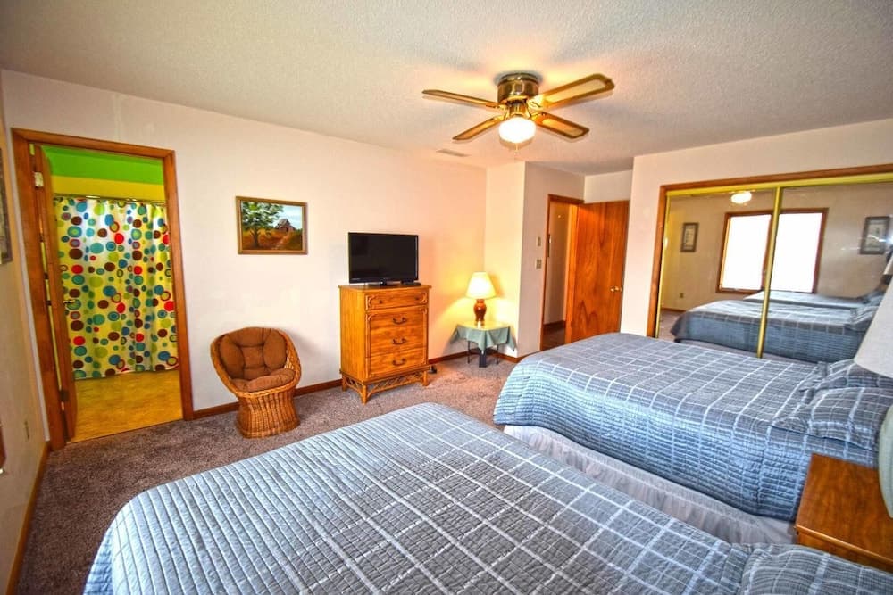 Fountain Road 13701 3 Bedroom Home by RedAwning