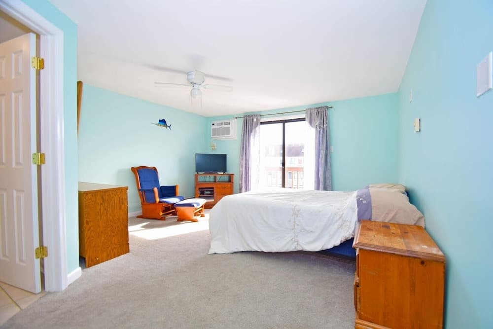 Crab Harbour 4 3 Bedroom Townhouse by RedAwning