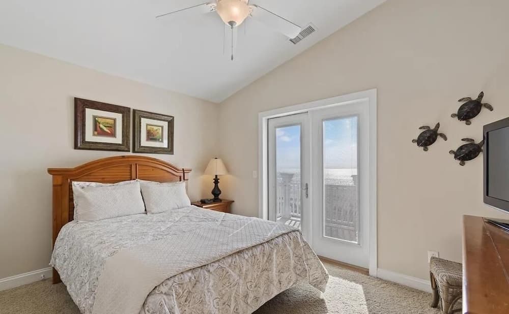 1 Ez Access 4 Bedroom Home by RedAwning