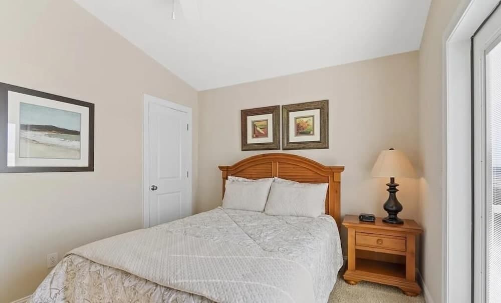 1 Ez Access 4 Bedroom Home by RedAwning